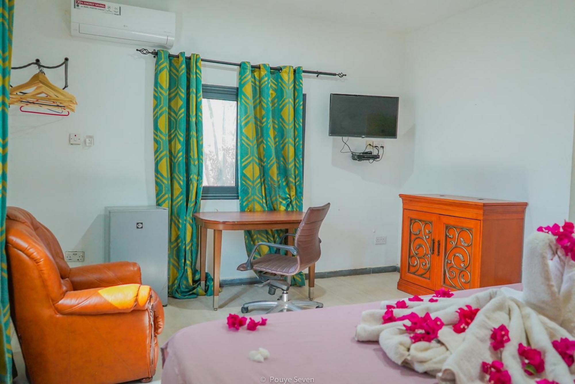 Mgm Apartments Gambia Kololi Exterior foto
